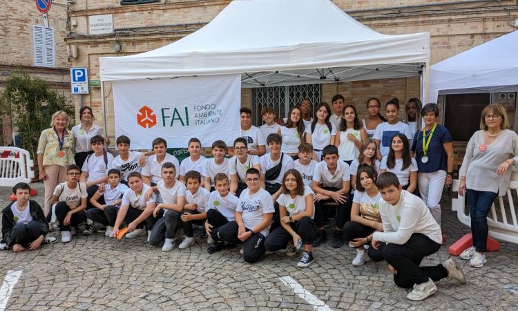 Giornate Fai d'Autunno in provincia di Macerata: oltre 150 studenti sono diventati "apprendisti ciceroni" Giornate Fai d'Autunno in provincia di Macerata: oltre 150 studenti sono diventati "apprendisti ciceroni"