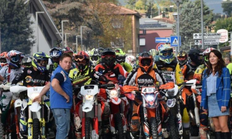 “Long Raid”, successo per la motocavalcata tra le colline di Castelraimondo