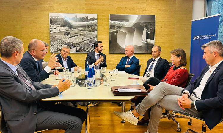 Sisma, Castelli incontra Bergamotto (Ance): "Questa è la più grande ricostruzione della storia repubblicana" Sisma, Castelli incontra Bergamotto (Ance): "Questa è la più grande ricostruzione della storia repubblicana"