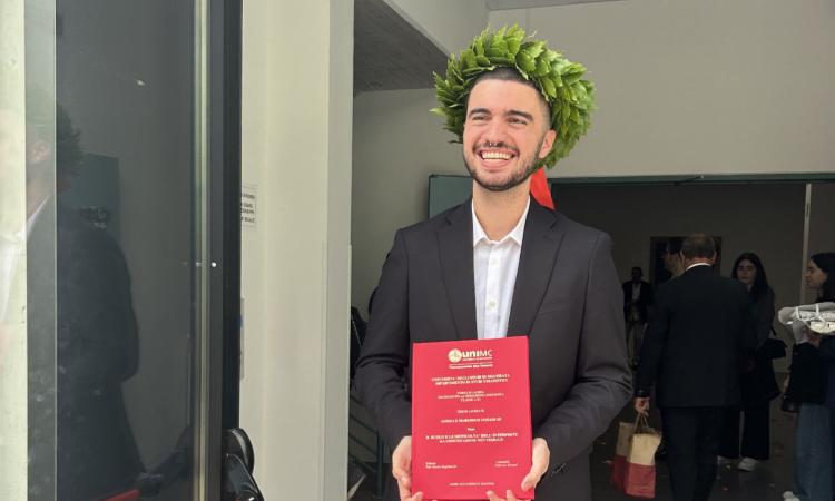 Macerata, corona d'alloro per Federico Silvestri