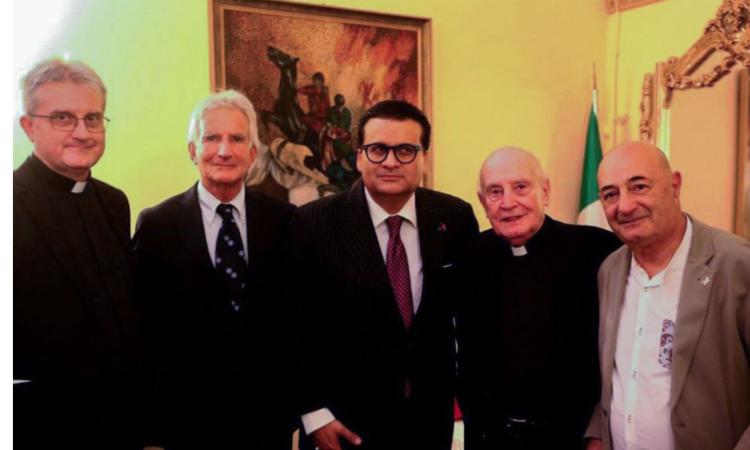 Raccontare la guerra: Angeli, Picchio e Padre Moretti al concorso letterario dell'ambasciata afghana (FOTO) Raccontare la guerra: Angeli, Picchio e Padre Moretti al concorso letterario dell'ambasciata afghana (FOTO)