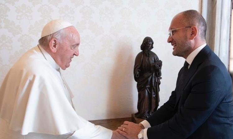 Sisma 2016, il commissario Castelli ricevuto da Papa Francesco 7 anni dopo le scosse