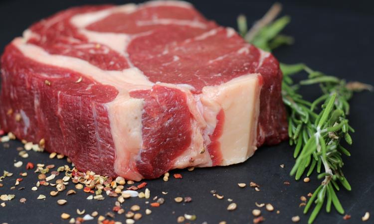 Ridurre il consumo di carne rossa per vivere meglio e più a lungo