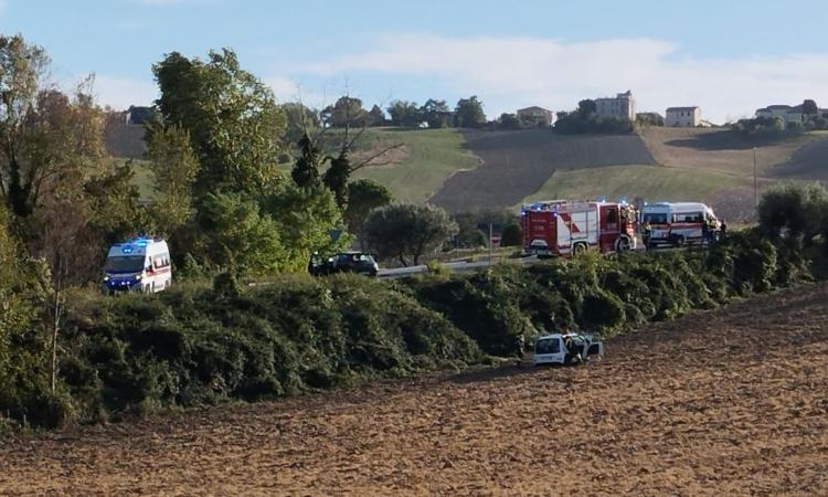 Pollenza, frontale all'incrocio tra due auto: interviene l'eliambulanza (FOTO e VIDEO) Pollenza, frontale all'incrocio tra due auto: interviene l'eliambulanza (FOTO e VIDEO)
