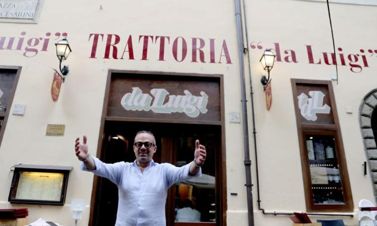 Alla trattoria Da Luigi una cena 'da film' con Rino Barillari: tra prelibatezze romane e colpi di scena (FOTO e VIDEO)