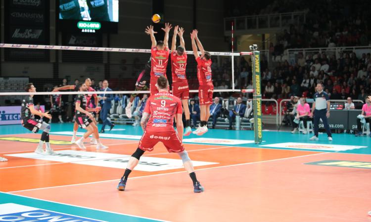 SuperLega, primo successo biancorosso: la Lube sbanca la Kioene Arena in tre set con Nikolov MVP