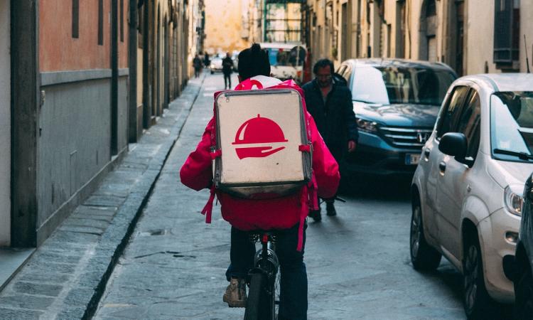 Il food delivery in Italia cresce sempre più e diventa healthy