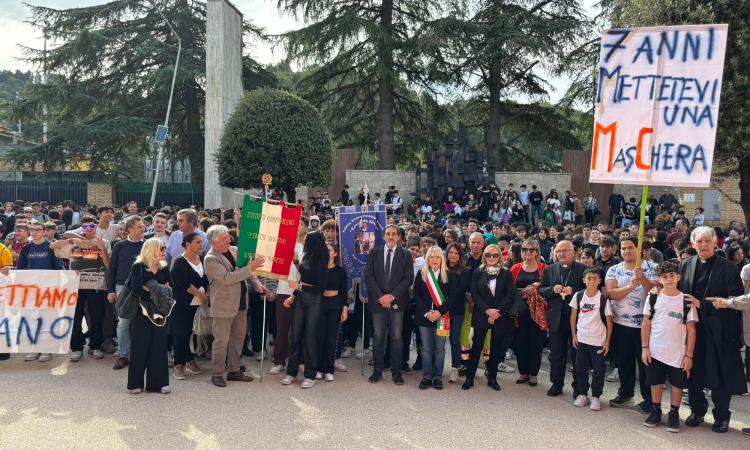 San Severino, "ricostruiamo la nostra scuola": studenti del 'Divini' in protesta a 7 anni dal sisma