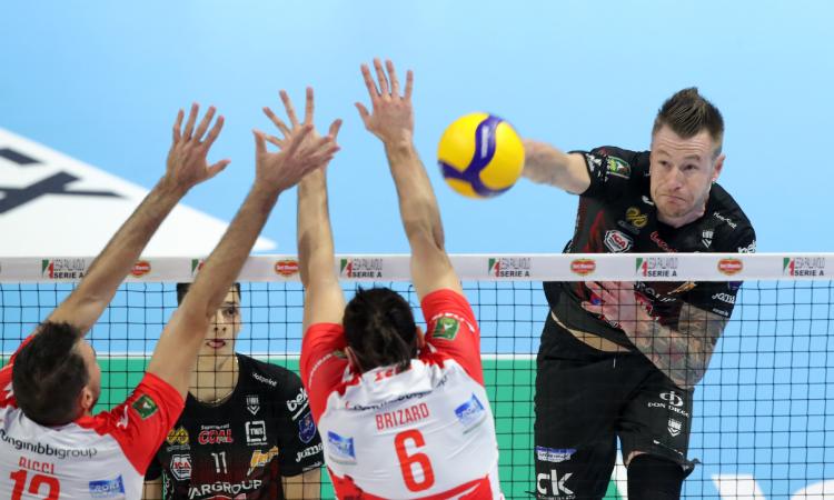 Supercoppa, una Lube da impazzire: piegata Piacenza in tre set Supercoppa, una Lube da impazzire: piegata Piacenza in tre set
