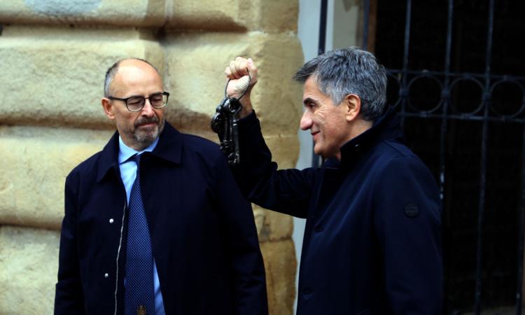 Unicam, passaggio delle chiavi per il nuovo rettore Graziano Leoni: "Elettrizzato per questa avventura" (VIDEO e FOTO) Unicam, passaggio delle chiavi per il nuovo rettore Graziano Leoni: "Elettrizzato per questa avventura" (VIDEO e FOTO)
