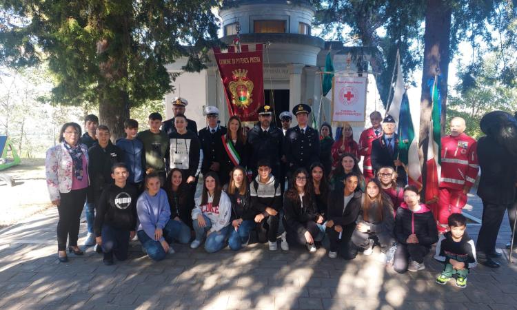 Potenza Picena, al parco della Rimembranza si celebrano le forze armate e l'unità nazionale Potenza Picena, al parco della Rimembranza si celebrano le forze armate e l'unità nazionale