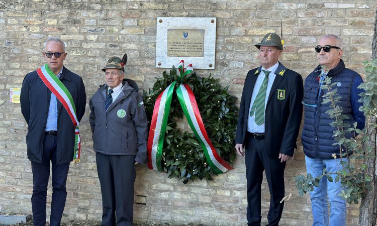 Civitanova celebra il 4 novembre, Troiani: "Onore a chi sacrifica la propria vita per la patria"