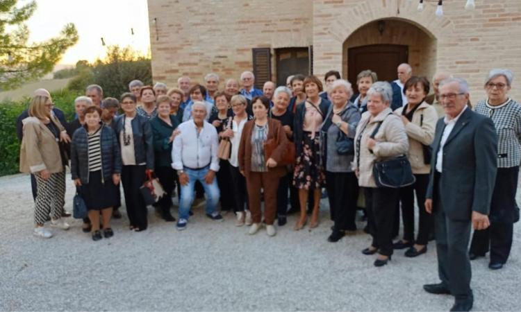 Petriolo, settantenni in festa: brindisi e foto ricordo per una giornata speciale