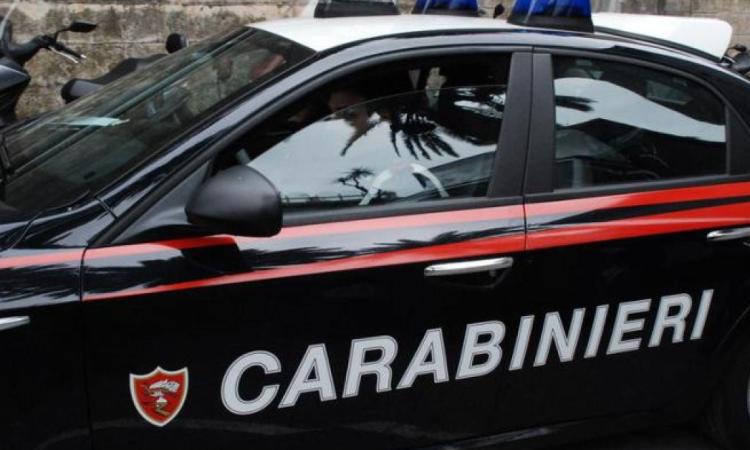 "Dacci i soldi", due 18enni minacciano coetaneo per estorcergli denaro: arrestati