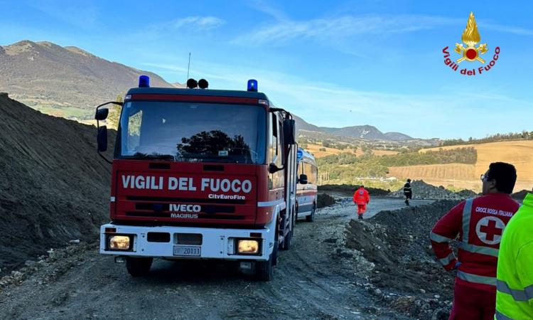 Incidente al cantiere, operaio 21enne cade per 19 metri in un pozzo: trasferito d'urgenza a Torrette (FOTO)