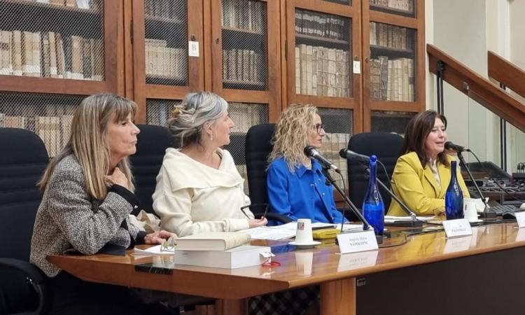 Macerata, successo per il terzo appuntamento di "Scienza in Città": conferenza sulle Antiche Accademie