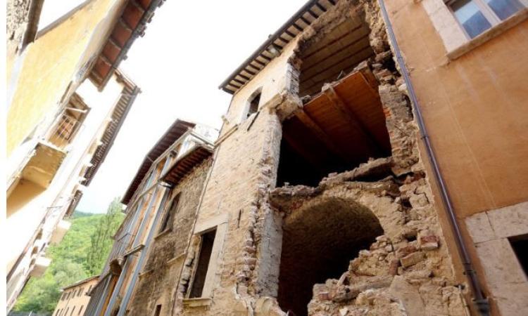 Sisma, Castelli annuncia: "In arrivo 16 milioni per la rinascita del centro di Visso"