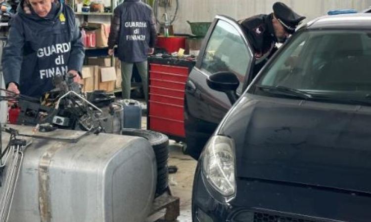 Autofficina abusiva scoperta dalla Finanza e dai carabinieri: scatta il sequestro