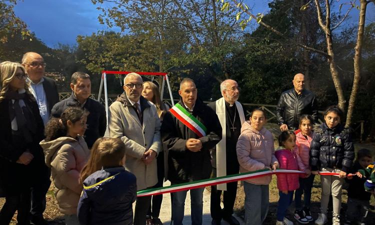 Macerata, Giardini inclusivi Santa Madre di Dio: taglio del nastro dopo gli interventi di riqualificazione Macerata, Giardini inclusivi Santa Madre di Dio: taglio del nastro dopo gli interventi di riqualificazione