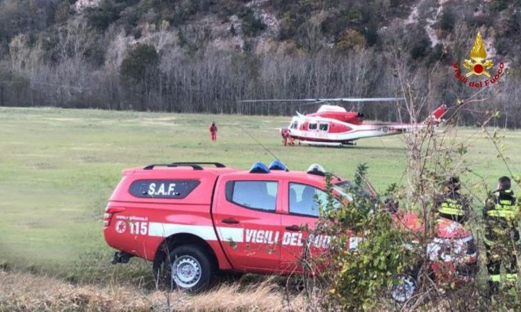 Alpinista si rompe una spalla in quota, i soccorritori lo recuperano dopo ore: trasferito a Torrette