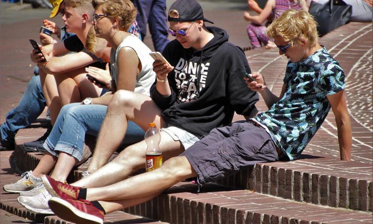 La dipendenza patologica da telefono: come affrontarla, incontro a Civitanova