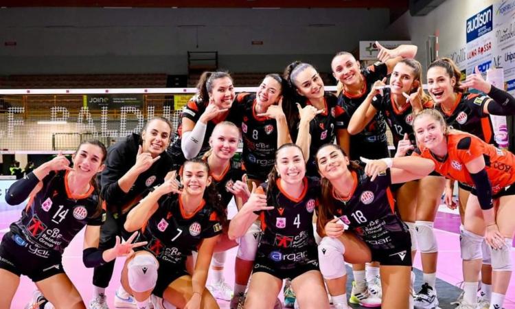 Cbf Balducci, girone d'andata da favola: Olbia travolta in 3 set Cbf Balducci, girone d'andata da favola: Olbia travolta in 3 set