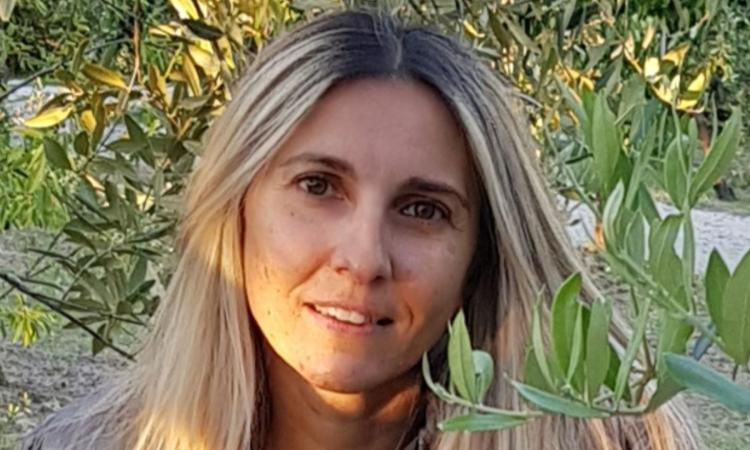 "Basta violenza contro le donne", a Recanati una panchina rossa in piazzale Europa "Basta violenza contro le donne", a Recanati una panchina rossa in piazzale Europa
