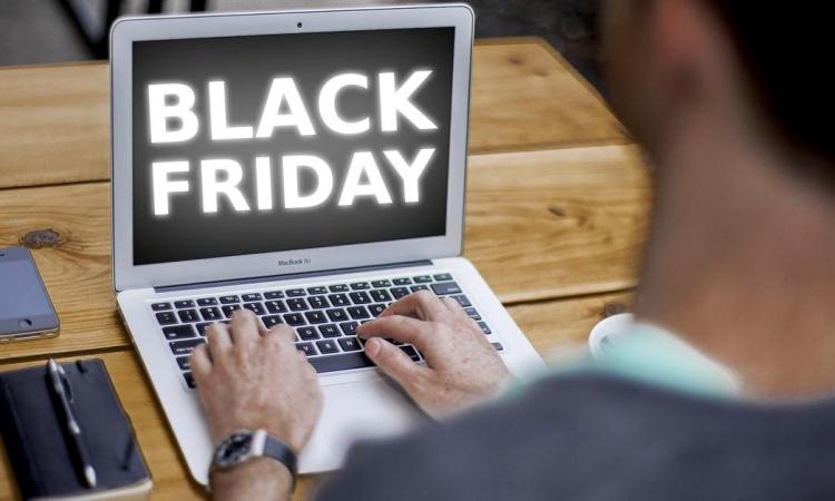 È il giorno del Black Friday: il 60% dei marchigiani fa acquisti, ecco quanto si spende