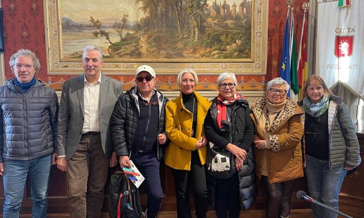 Mercatini, mostre e spettacoli: un magico Natale a Recanati... e torna anche la pista di pattinaggio Mercatini, mostre e spettacoli: un magico Natale a Recanati... e torna anche la pista di pattinaggio