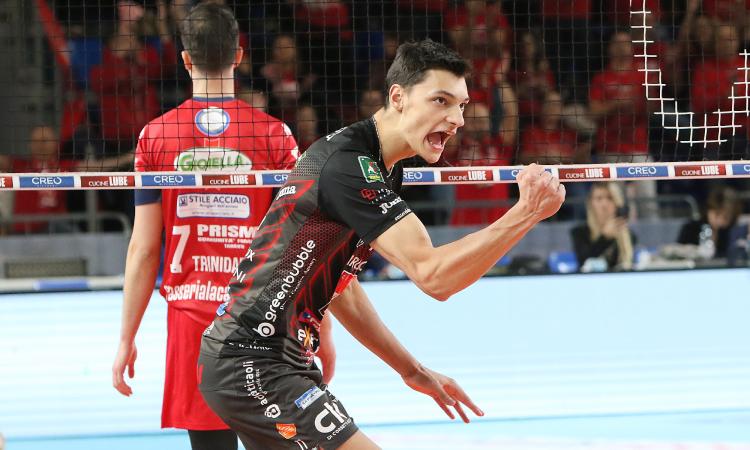 Lube, quanta fatica contro il fanalino di coda Taranto: la vittoria arriva solo al tie-break Lube, quanta fatica contro il fanalino di coda Taranto: la vittoria arriva solo al tie-break