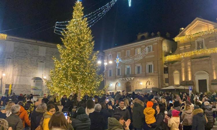 Matelica, Babbo Natale arriva in slitta il 24 dicembre: a Braccano torna il Presepe Vivente Matelica, Babbo Natale arriva in slitta il 24 dicembre: a Braccano torna il Presepe Vivente