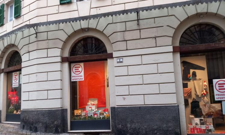 A Macerata il negozio natalizio di Emergency: l'unico delle Marche A Macerata il negozio natalizio di Emergency: l'unico delle Marche