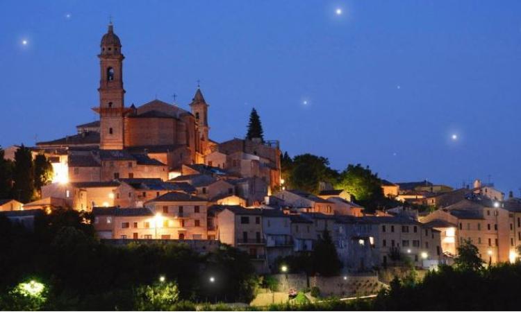 Dall'accensione del "focaraccio" al presepe vivente: il Natale a Morrovalle Dall'accensione del "focaraccio" al presepe vivente: il Natale a Morrovalle