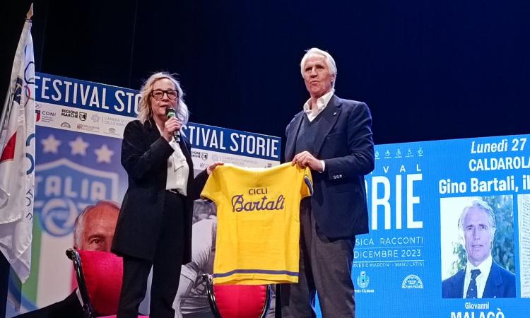 Caldarola, Malagò al festival Storie nel ricordo di Gino Bartali: "Una leggenda" Caldarola, Malagò al festival Storie nel ricordo di Gino Bartali: "Una leggenda"