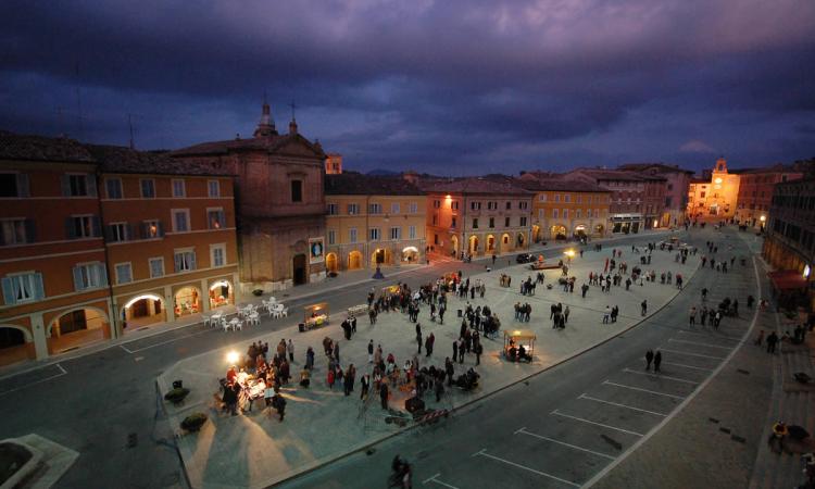 San Severino, "Aperigusto on tour": tappa in piazza del Popolo per il ponte dell'Immacolata San Severino, "Aperigusto on tour": tappa in piazza del Popolo per il ponte dell'Immacolata