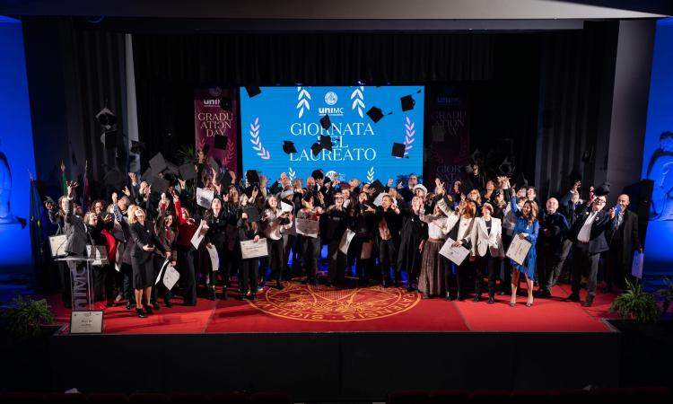 L'Università di Macerata celebra i suoi laureati di oggi e di ieri: "Aiutiamoli a restare in Italia"