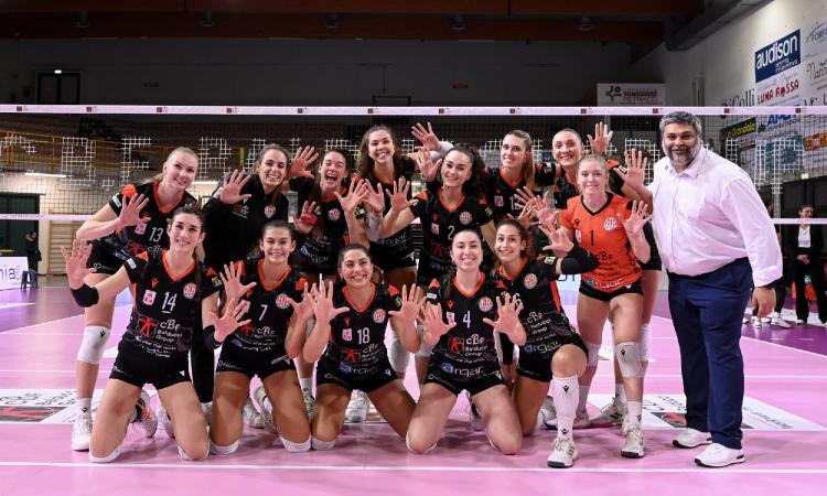 Volley, la Cbf Balducci è da dieci e lode: Hr Macerata sempre più al primo posto Volley, la Cbf Balducci è da dieci e lode: Hr Macerata sempre più al primo posto