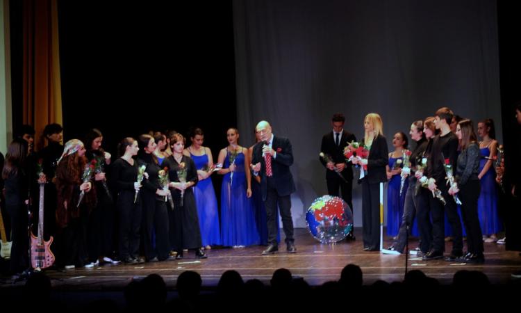 Macerata, da David Bowie a Jimmy Fontana: il "Galilei" festeggia i 100 anni con un musical (VIDEO e FOTO)