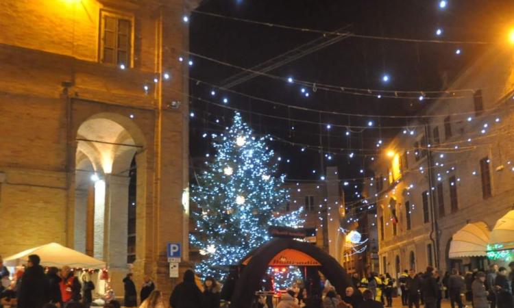 L'albero in piazza del Popolo, il loggiato "incantato" e gli spettacoli: ecco il Natale a Corridonia