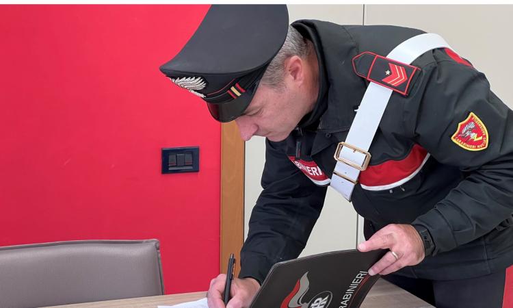 "Tuo figlio è grave dopo incidente": anziana consegna soldi e pin della carta di credito a finti carabinieri