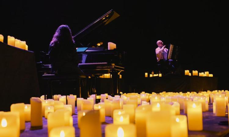 "Lumina", la magia delle candele e della musica di Morricone: appuntamento a teatro