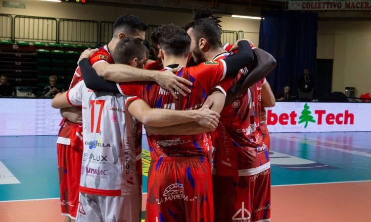 A3 - Che Banca Macerata, il derby è biancorosso: Fano al tappeto in tre set A3 - Che Banca Macerata, il derby è biancorosso: Fano al tappeto in tre set