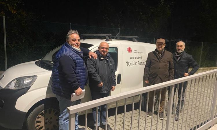 Civitanova, il Rotary al fianco della Caritas: donate 400 bottiglie di olio Civitanova, il Rotary al fianco della Caritas: donate 400 bottiglie di olio