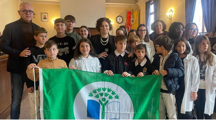 Civitanova, bandiere verdi alle scuole: la Giunta le celebra in Comune