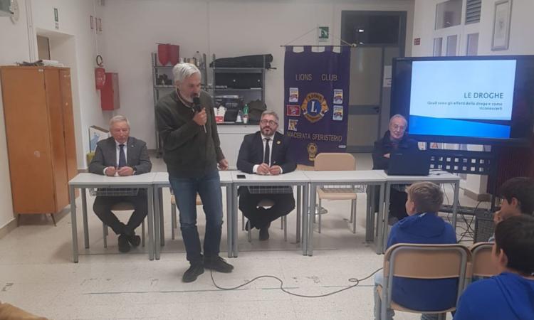 San Ginesio, dipendenze e legalità: incontro con gli studenti alla scuola "Betti" San Ginesio, dipendenze e legalità: incontro con gli studenti alla scuola "Betti"