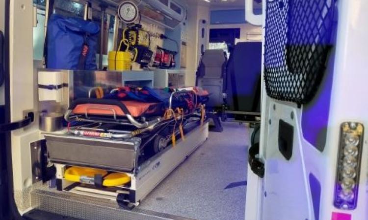 Civitanova, scontro in A14 tra furgoni uno si ribalta: due feriti e code chilometriche