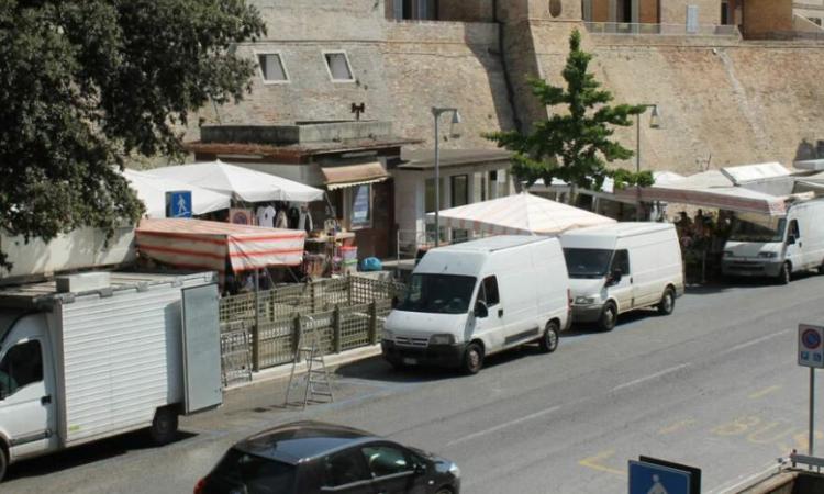 Macerata, trasferimento mercato del sabato: cambia la viabilità in piazza Nazzario Sauro Macerata, trasferimento mercato del sabato: cambia la viabilità in piazza Nazzario Sauro