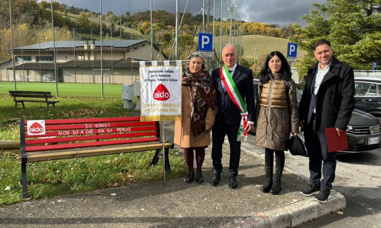 Valfornace, inaugurata la "panchina del dono" Aido