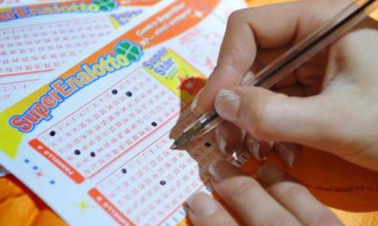 Civitanova, Ferragosto fortunato: due giocate al '10eLotto' regalano 115mila euro Civitanova, Ferragosto fortunato: due giocate al '10eLotto' regalano 115mila euro