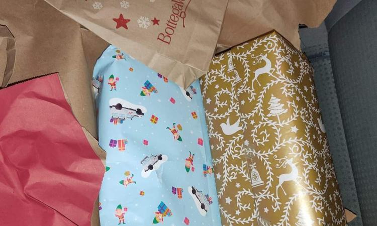 "Cerco il Babbo Natale che ha dimenticato i regali" "Cerco il Babbo Natale che ha dimenticato i regali"